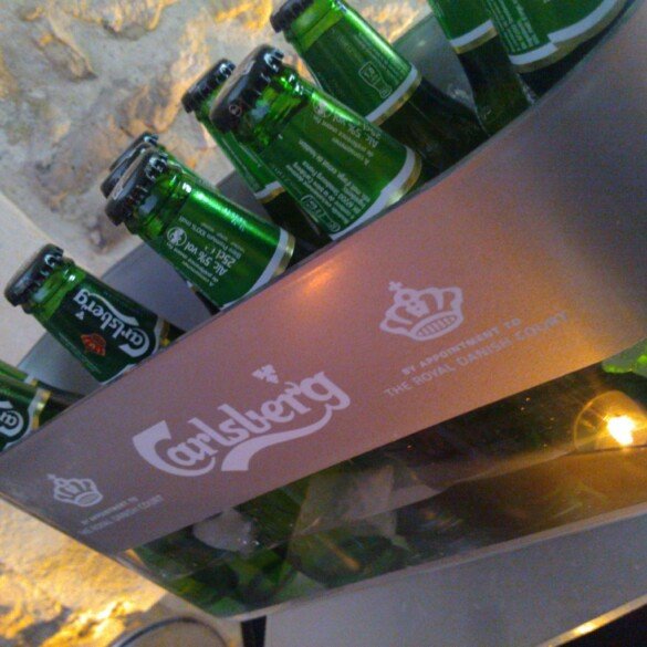 Beaucoup de Carlsberg, quelques jeux concours et un peu de foot