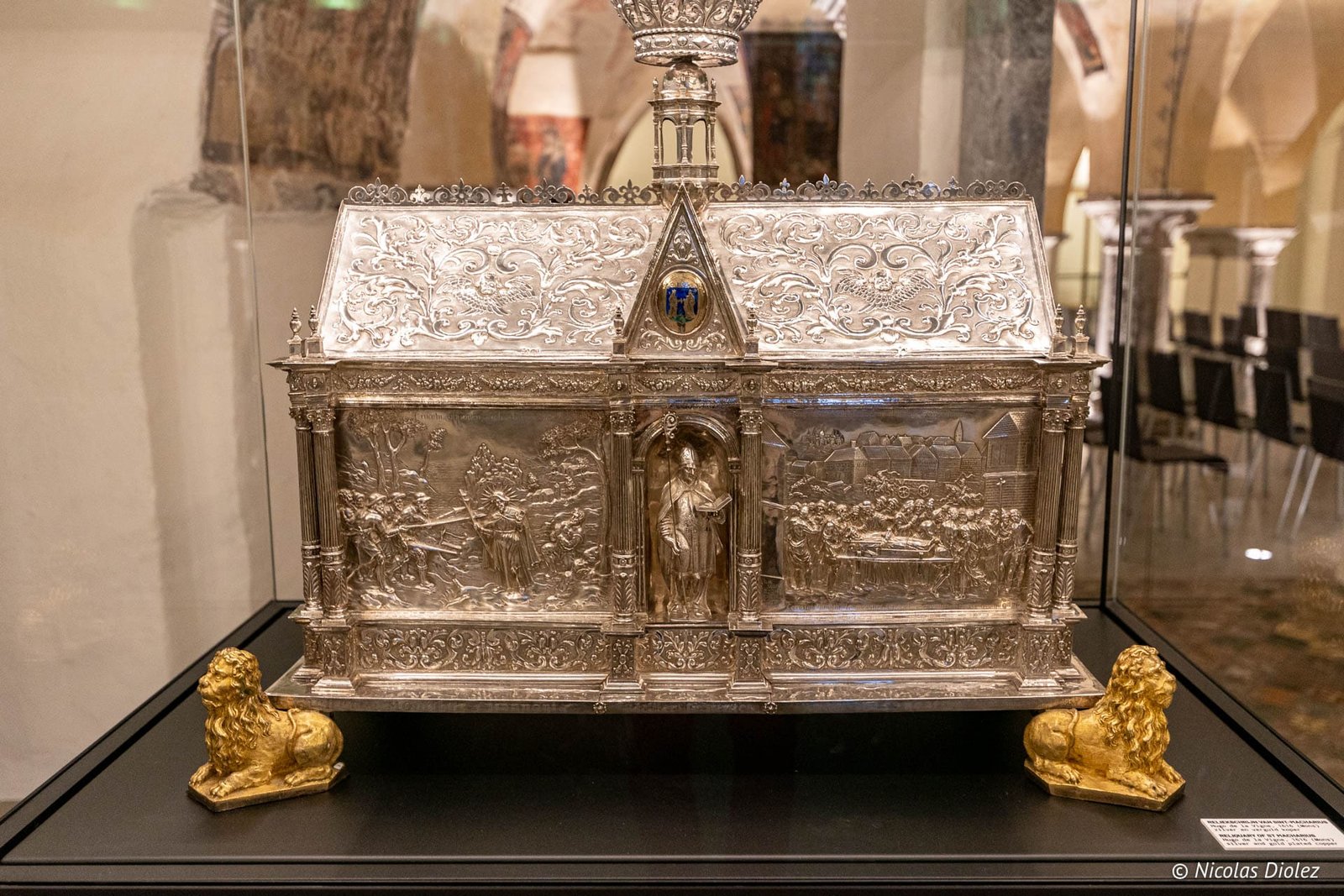 Reliquaire en argent de Saint Macaire exposé dans la cathédrale de Gand.