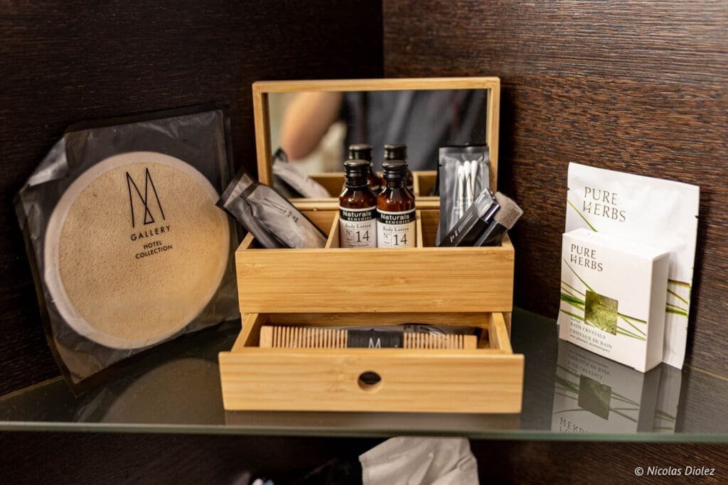 Articles de toilette MGallery La Citadelle Metz dans un coffret en bambou.