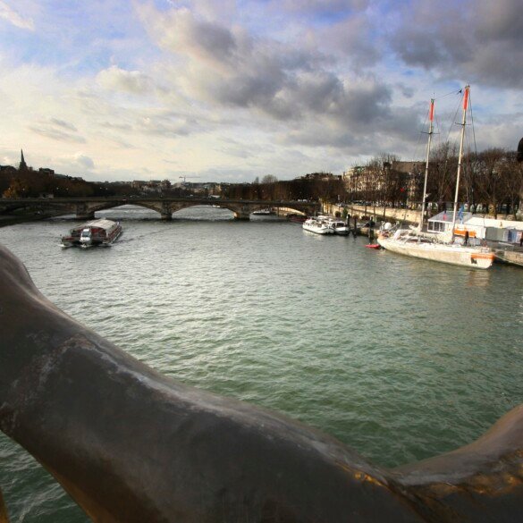 La goélette Tara accoste à Paris