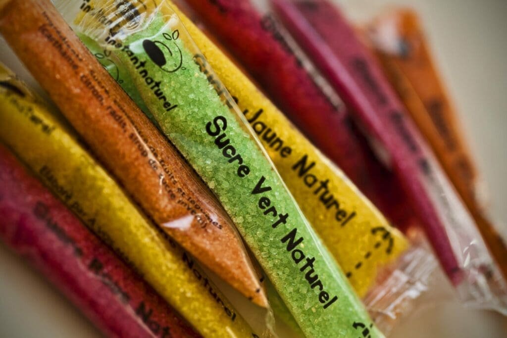 Sachets de sucre coloré naturel, dont Sucre Vert Naturel, pour la Chandeleur.