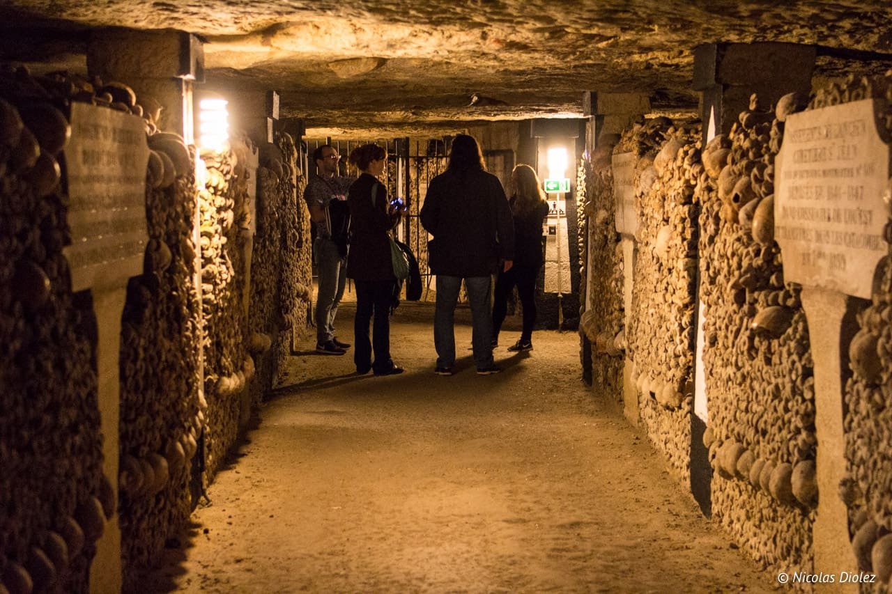 Petite visite guidée des catacombes de Paris