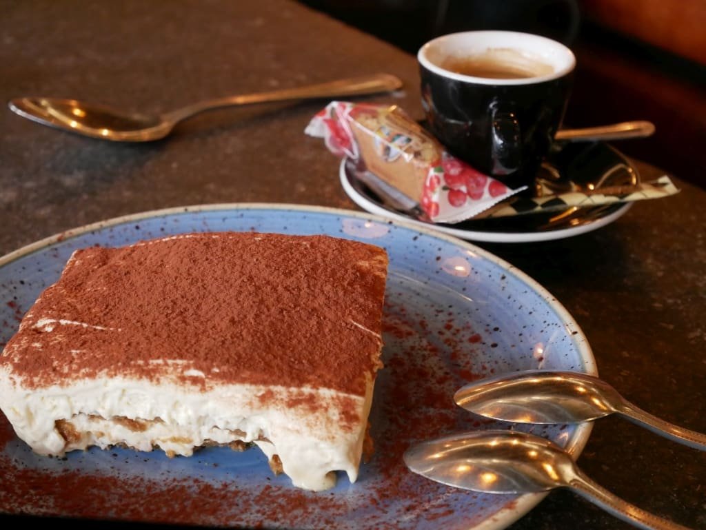 Tiramisu et express au Café d'Italie du 13ème arrondissement.