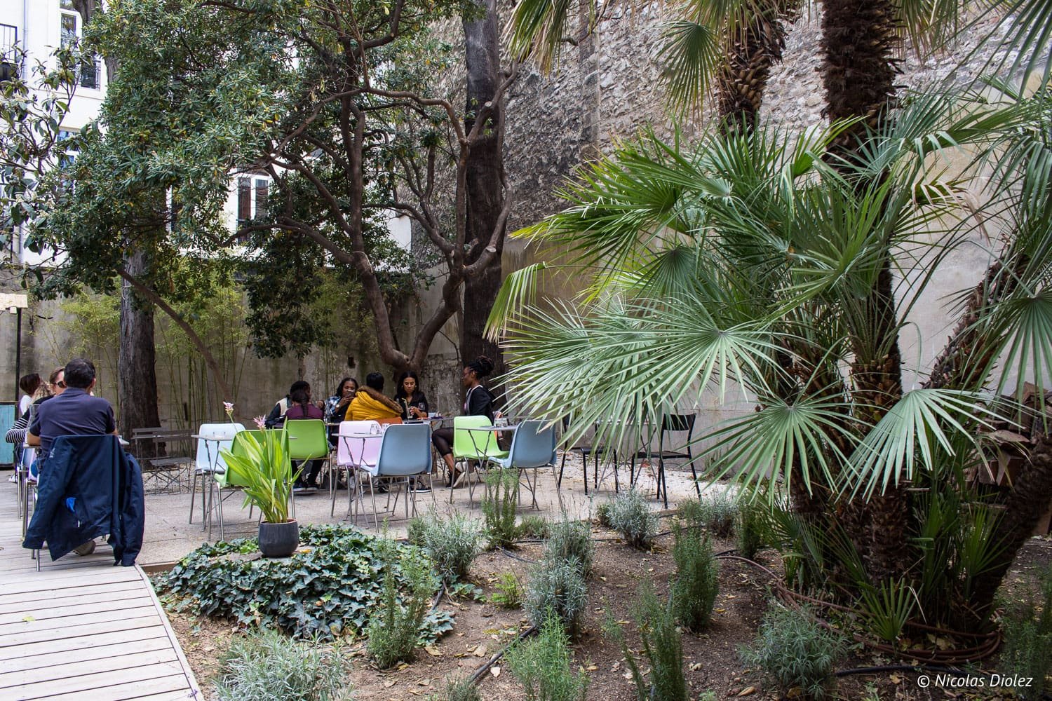 Jardín y terraza de Maison Montgrand en Marsella, 2017.