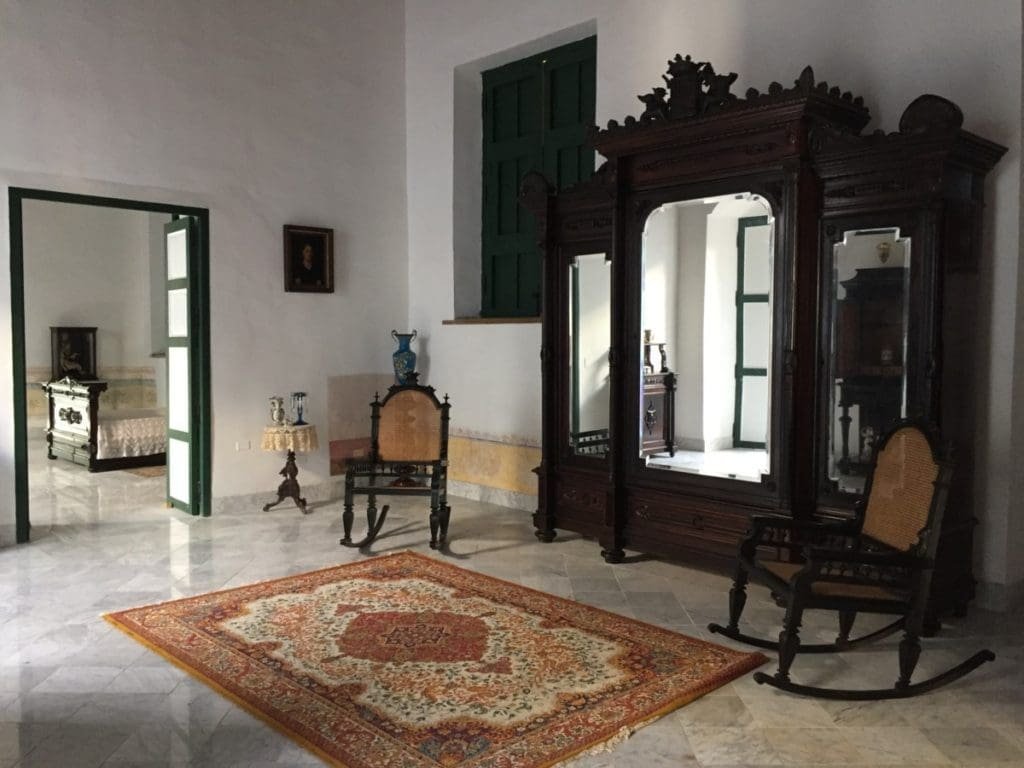Casa Marques de Arcos. DR Valérie Collet 2018 Intérieur colonial Maison du Marquis de Arcos, meuble, rocking-chair, tapis.