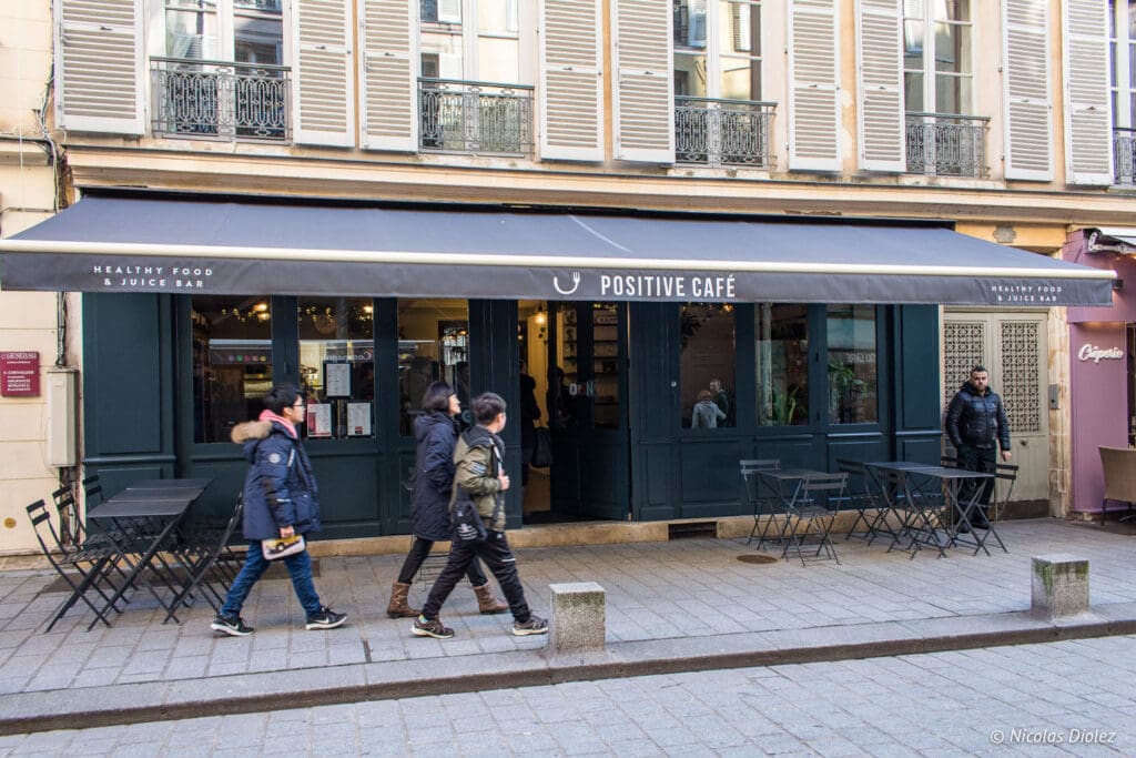 Facade Positive Café Versailles
