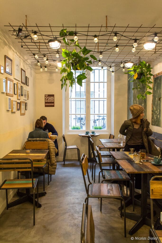 salle du fond Positive Café Versailles