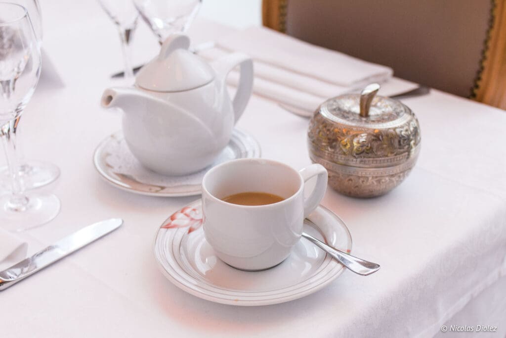 thé indien à la cardamone restaurant Jodhpur Palace Paris