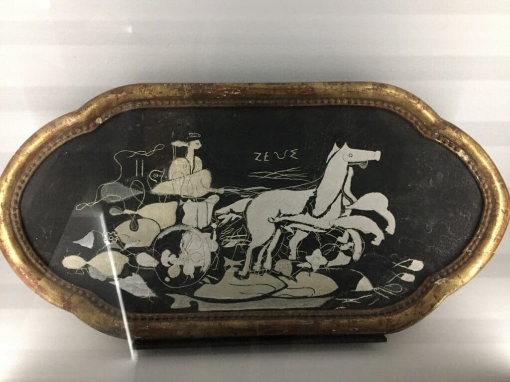 Plateau Braque avec scène mythologique, inscription « ΖΕΥΣ », exposé au musée des Beaux-Arts de Rouen.