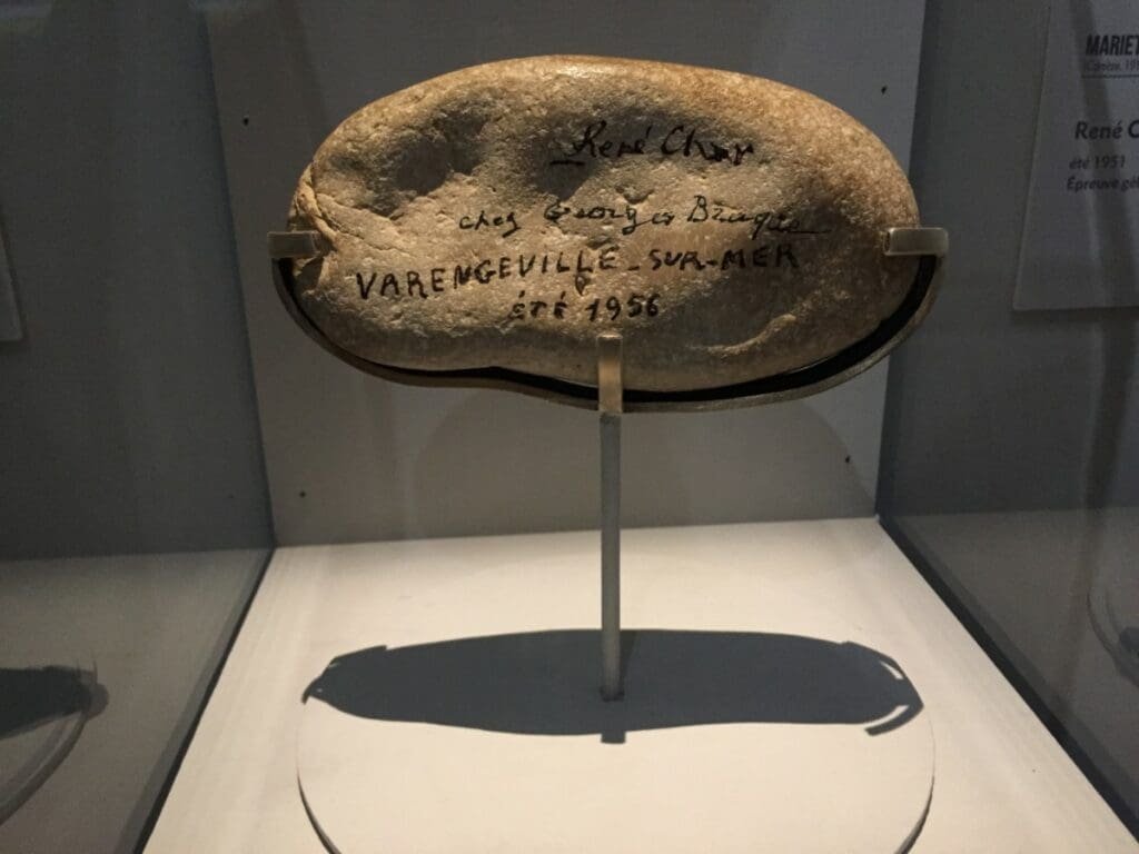 Galet gravé René Char chez Georges Braque Varengeville-sur-Mer 1956, exposition Rouen.