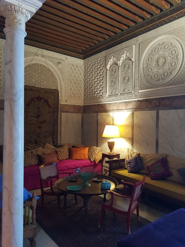 Palais Ennejma Ezzahra Sidi Bou Saïd - DR Melle Bon Plan 2019 Intérieur du Palais Ennejma Ezzahra à Sidi Bou Saïd avec salon traditionnel.