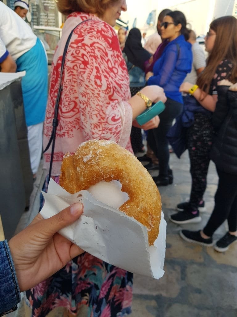 Bambalouni Sidi Bou Saïd - DR Melle Bon Plan 2019 Bambalouni sucré de Sidi Bou Saïd servi dans la rue.