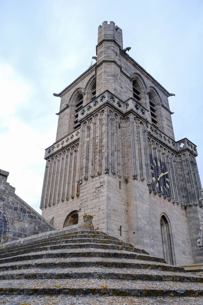tour horloge cathédrale de Béziers