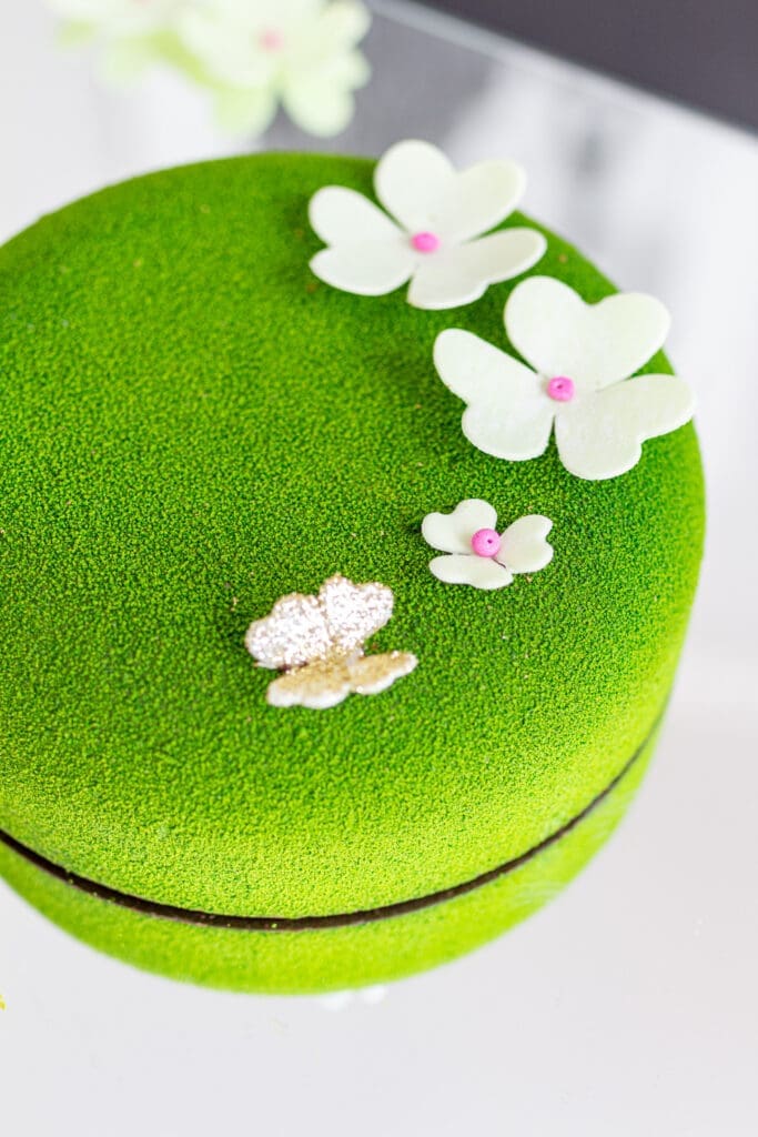 gâteau vert fleurs
