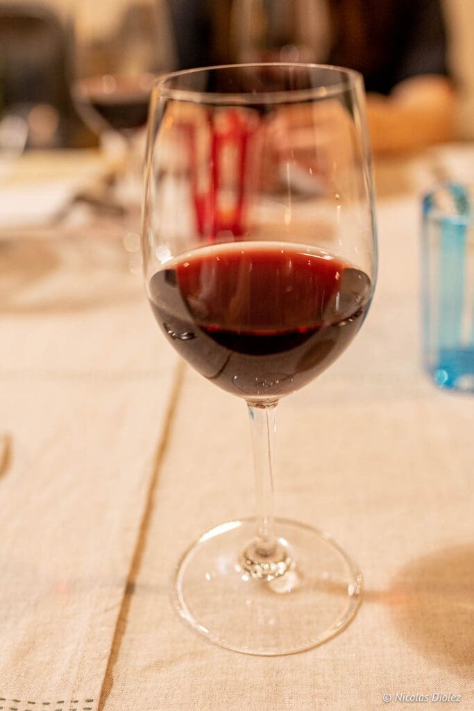 verre vin rouge Château des Bachelards