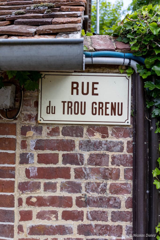 plaque rue du trou grenu Lyons-la-Forêt