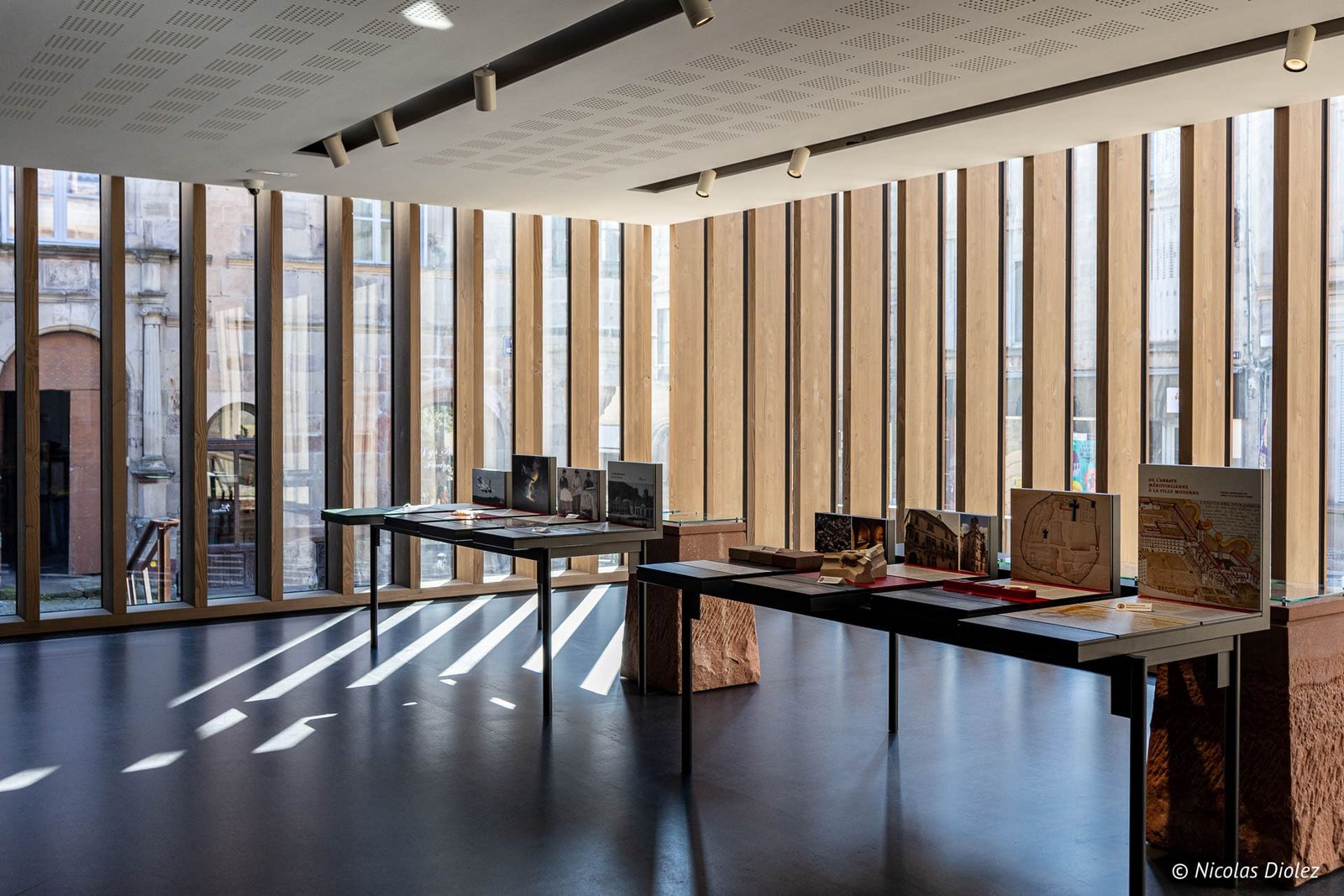 Intérieur de l'Écclésia, Cité Patrimoine de Luxeuil-les-Bains avec expositions.