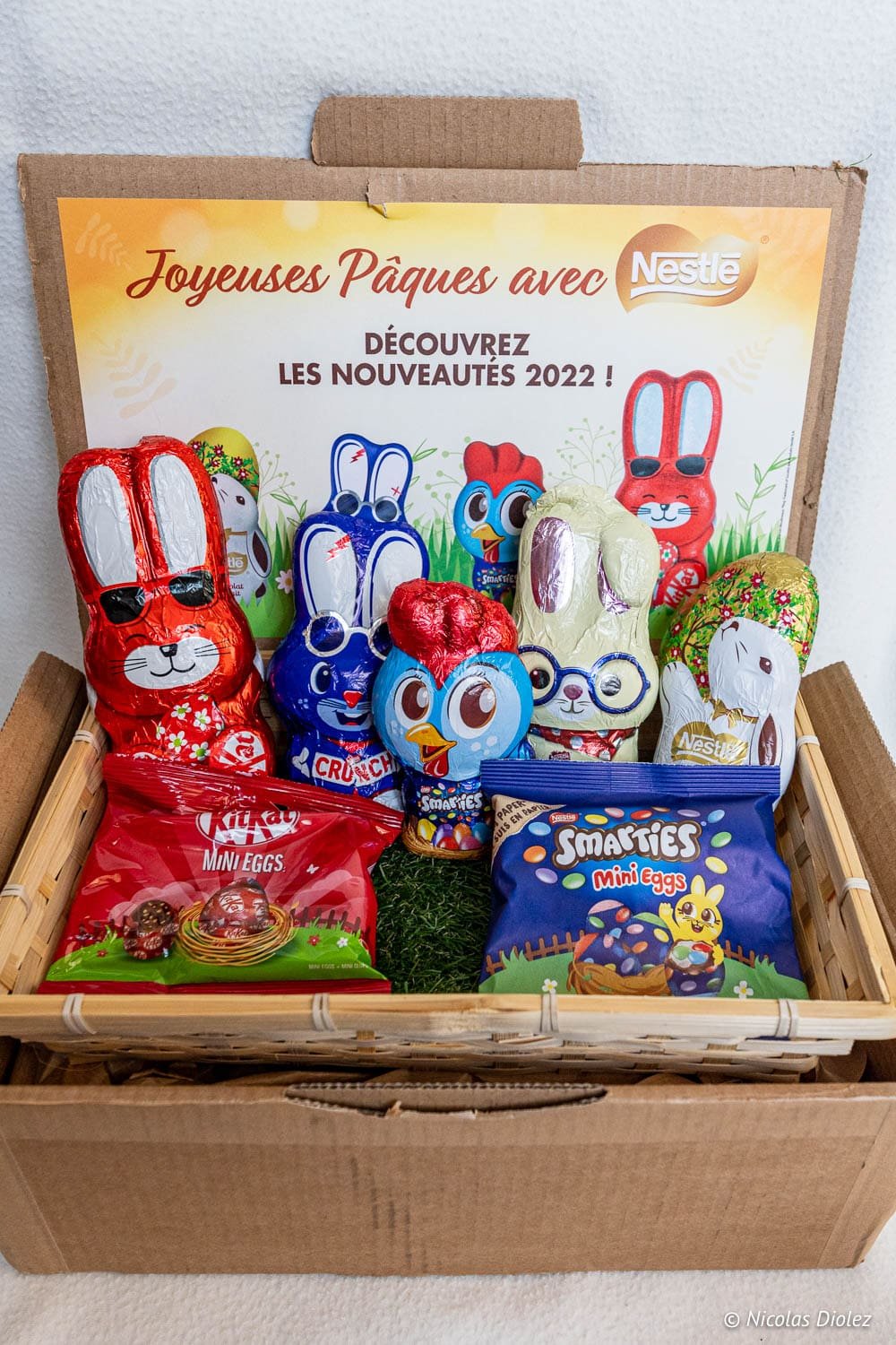 Nestlé Easter 2022 box with chocolate bunnies, KitKat, Smarties Mini Eggs.