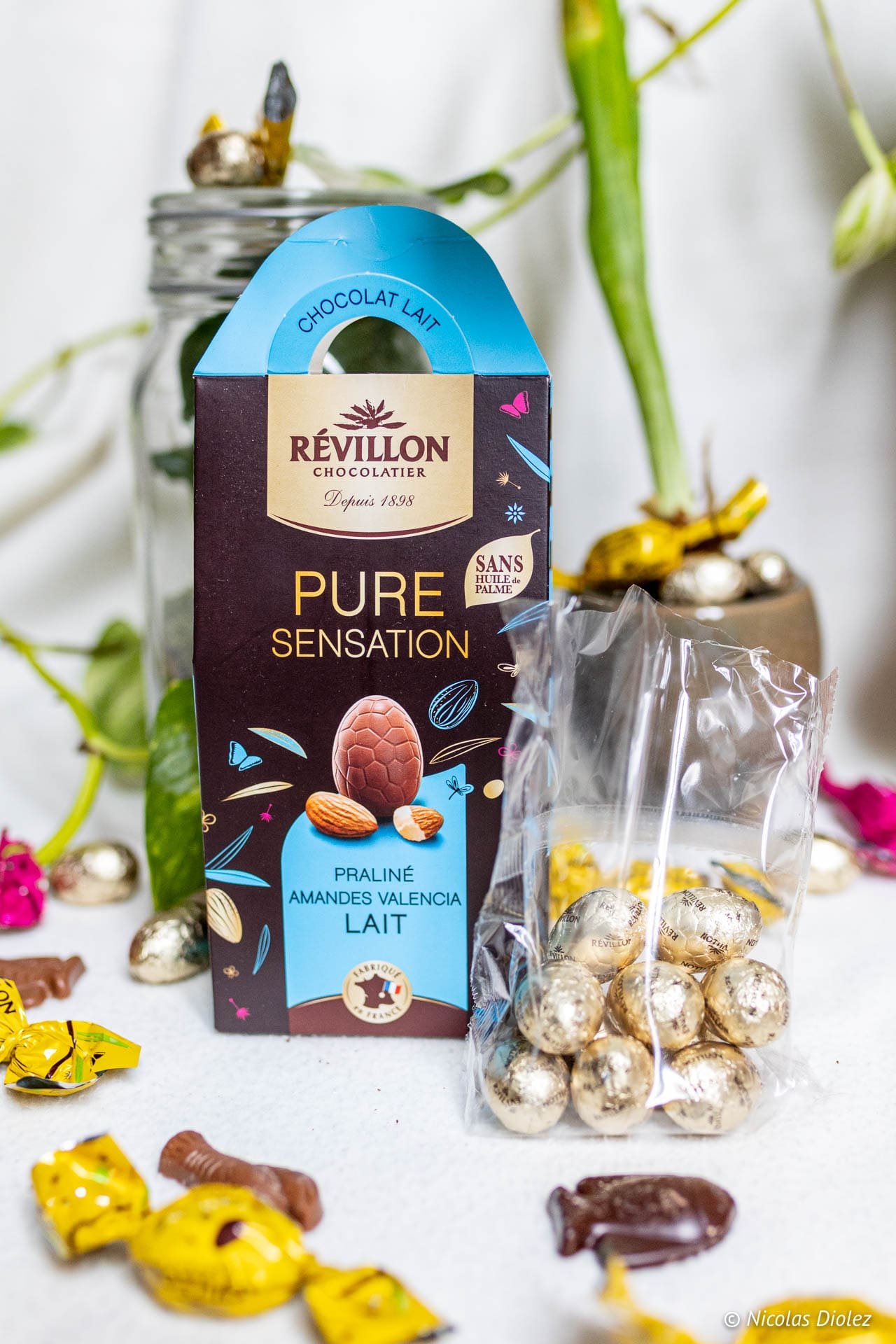 Révillon Pure Sensation Valencia almond praline chocolate box, milk chocolate Easter eggs.