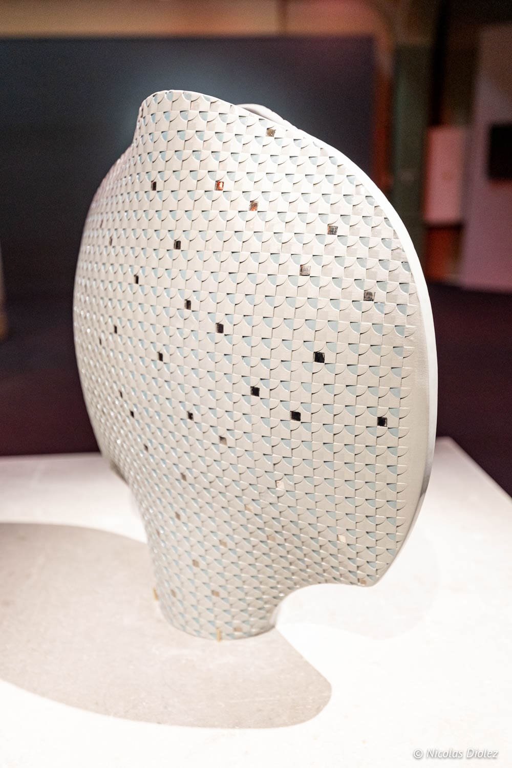 Sculpture Art Déco ornementée du Palais de l'Art Déco de Saint-Quentin.