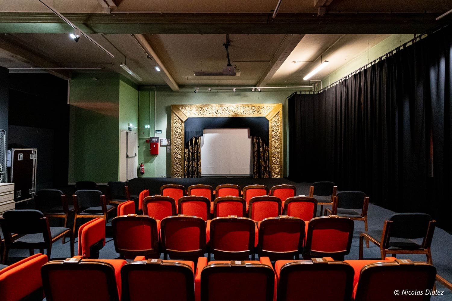 Intérieur du Palais de l'Art Déco à Saint-Quentin, salle de projection.