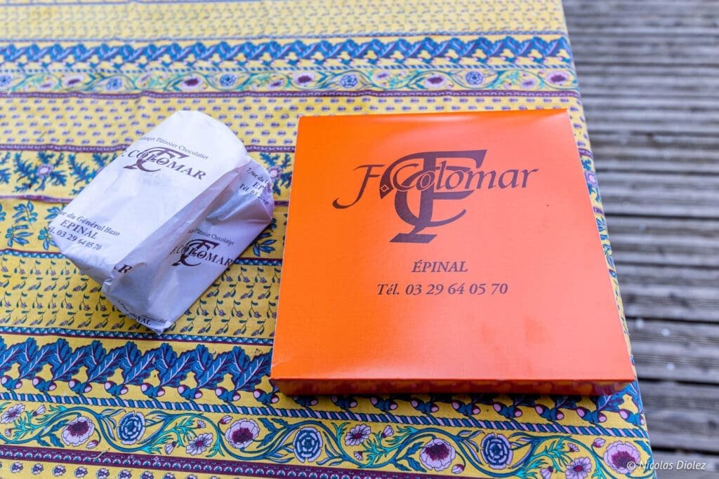 Boîte et sac F Colomar Boulanger Pâtissier Chocolatier à Épinal.