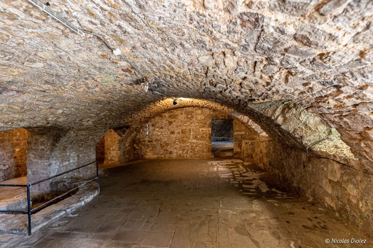 Intérieur voûté en pierre de la Forteresse de Châtel-sur-Moselle.