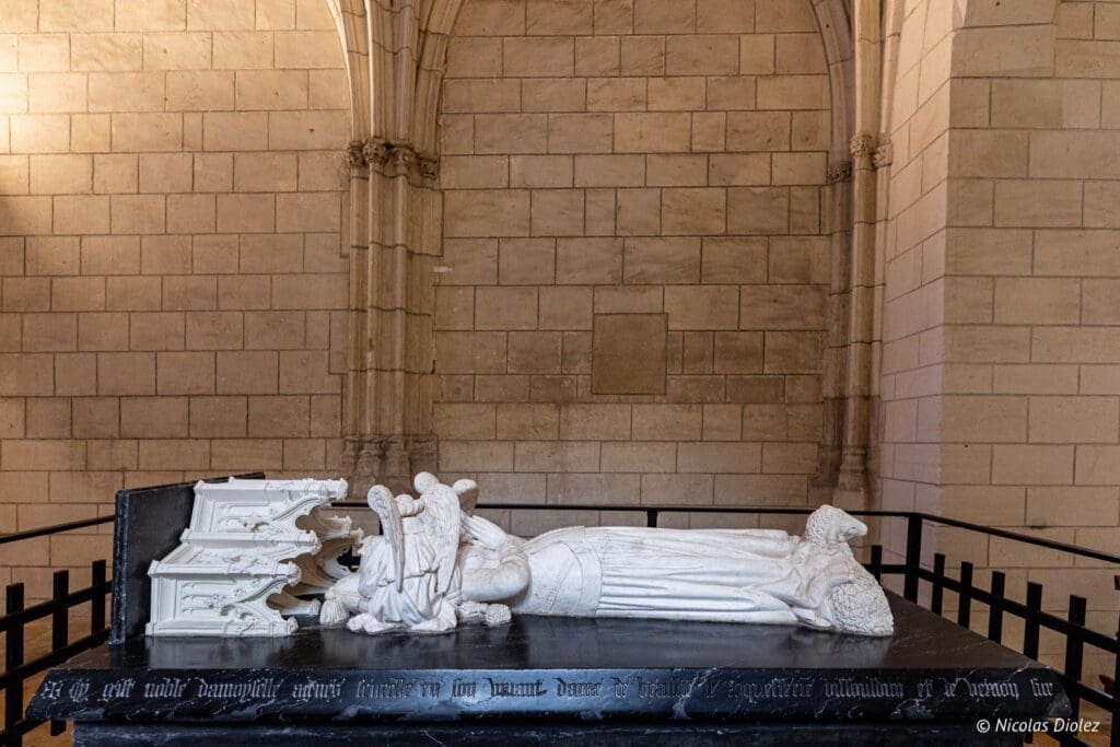 Tombeau de la duchesse Anne de Bretagne dans l'église Saint-Ours de Loches.