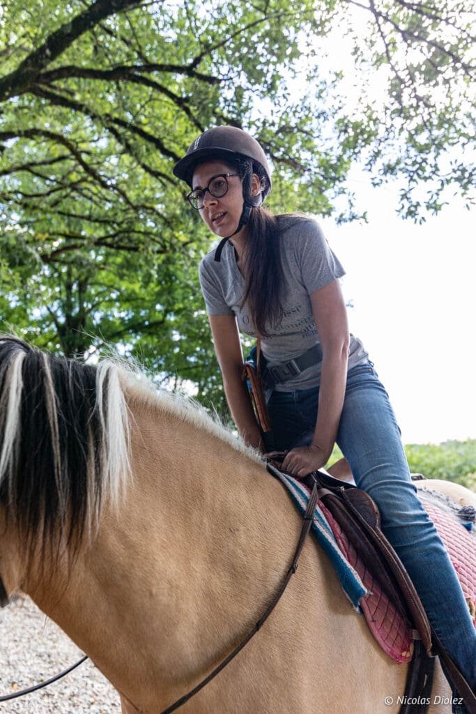 Promenade à cheval dans le cadre des activités des Bastides et Gorges de l'Aveyron.
