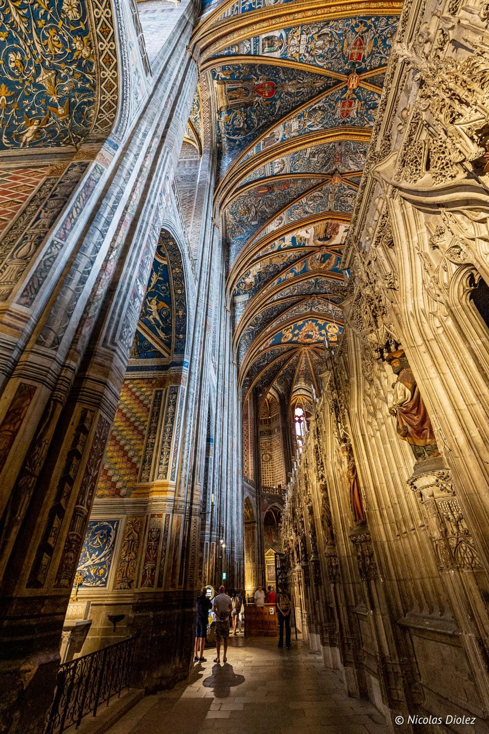 Intérieur majestueux de la Cathédrale Sainte-Cécile d'Albi, plafonds peints.