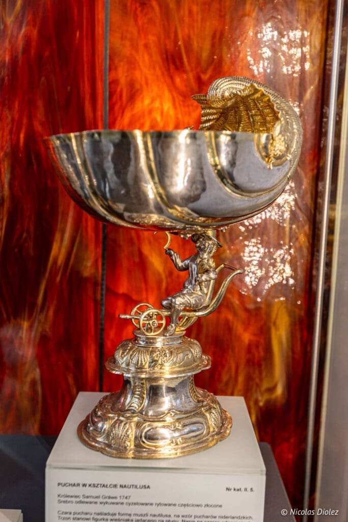 Coupe en forme de nautile en argent au Musée National de Gdańsk.