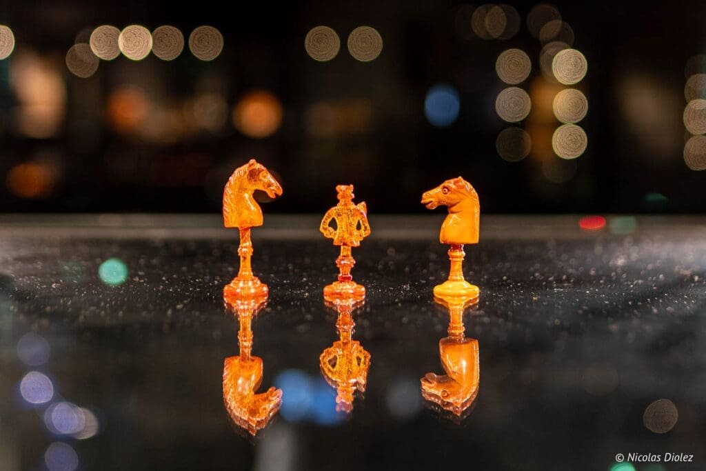 Pièces d'échecs en ambre de Gdańsk au Musée de l'ambre.