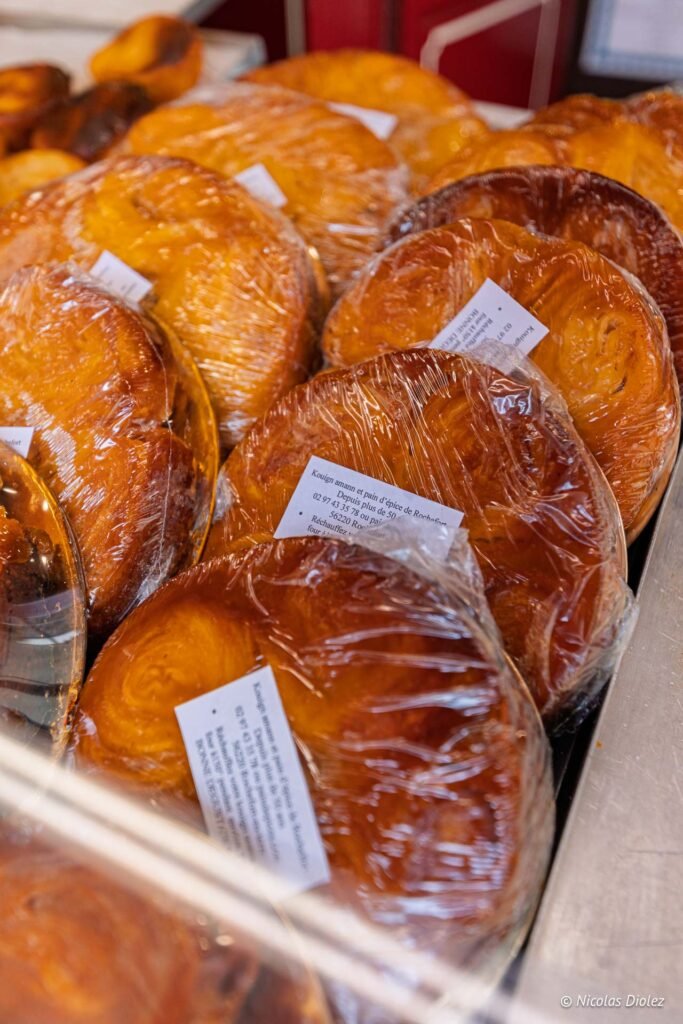 Kouign amann et pain d'épice de Rochefort-en-Terre emballés individuellement.