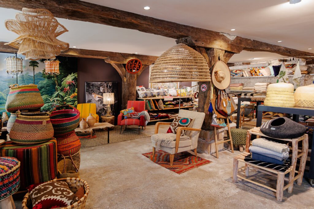 Mobilier et objets dans la boutique Rouge Garance