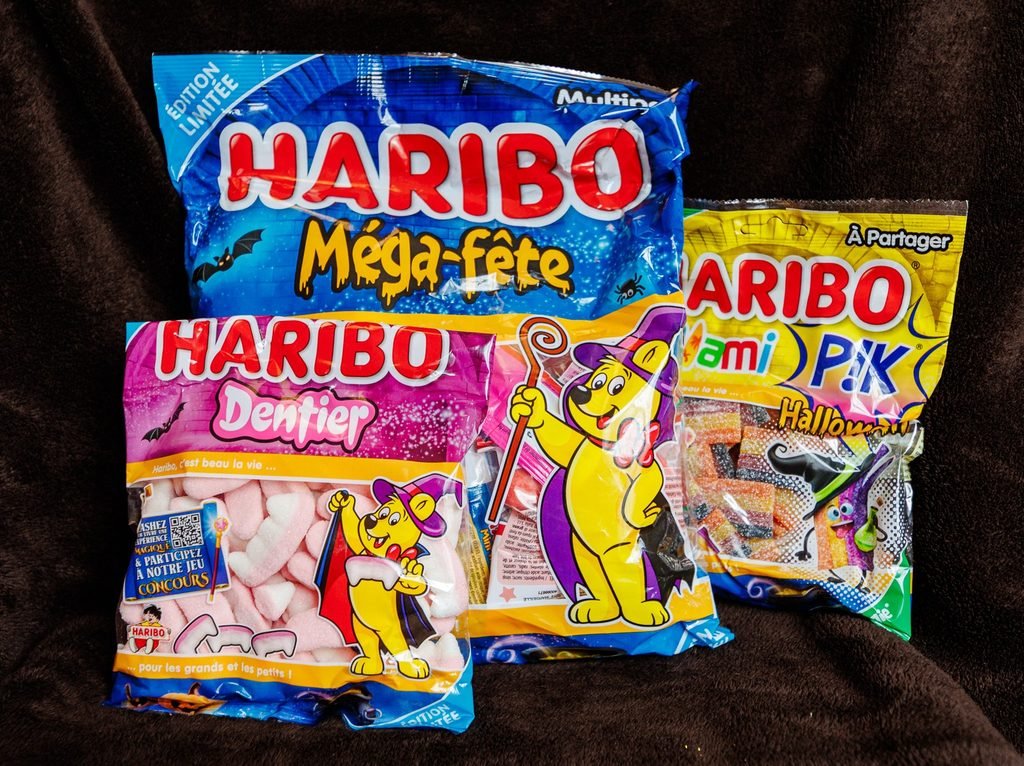 Sachets de bonbons Haribo en édition spéciale Halloween pour une fête terrifiante.