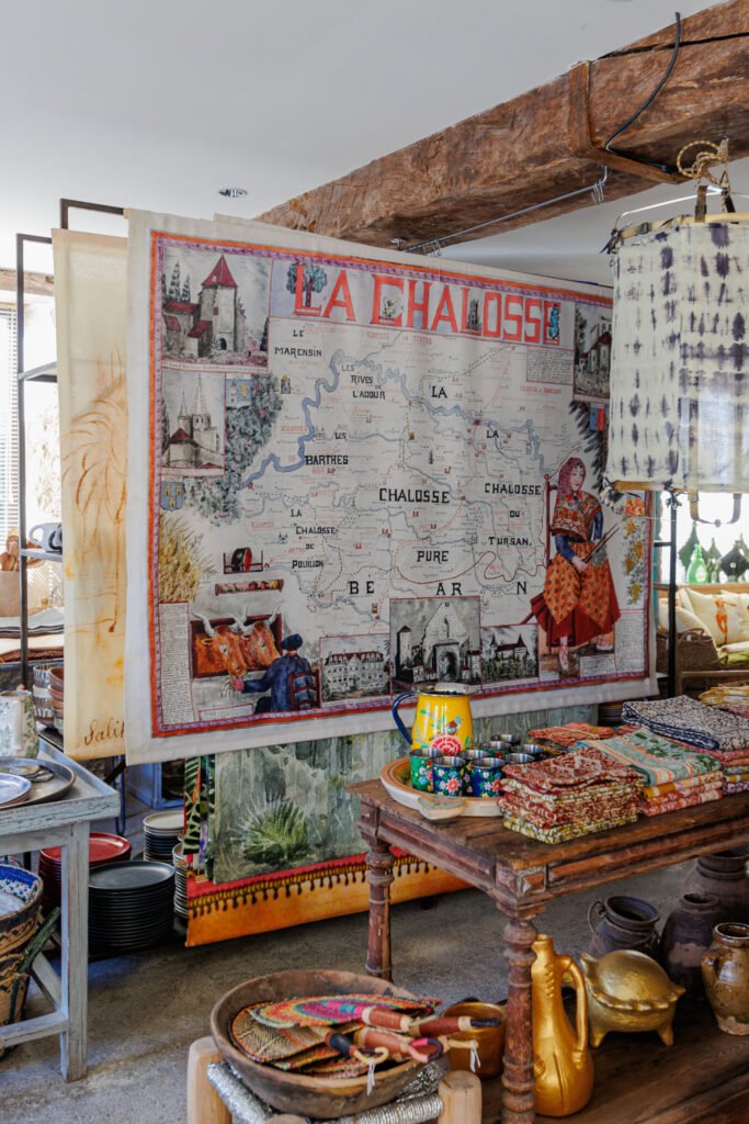 Tapisserie de la carte de la Chalosse dans la boutique de Rouge Garance