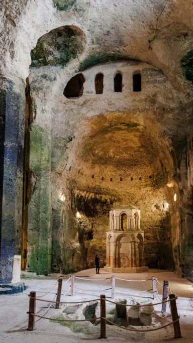 ☆L'ÉGLISE SOUTERRAINE D'AUBETERRE-SUR-DRONNE ☆ Le charmant village d'Aubeterre-sur-Dronne (classé parmi...